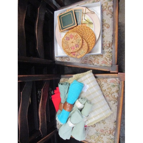 470 - BOXED PIMPERNEL PLACE MATS, COASTERS AND LINEN NAPKINS WITH NAPKIN RINGS