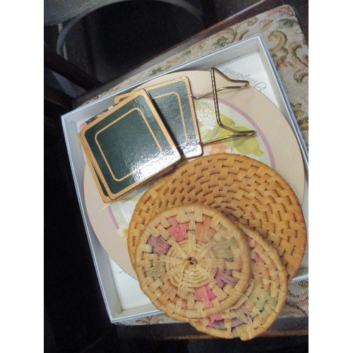 470 - BOXED PIMPERNEL PLACE MATS, COASTERS AND LINEN NAPKINS WITH NAPKIN RINGS