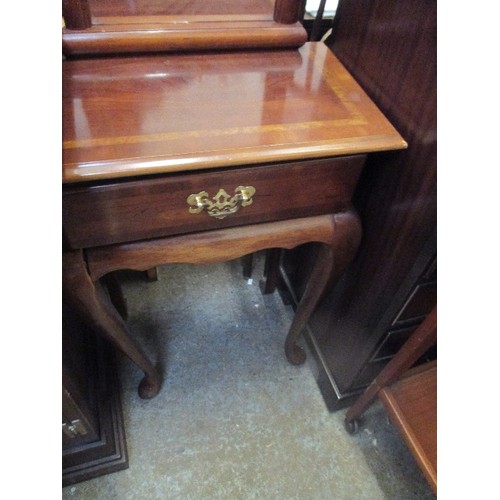 471 - REPRODUCTION MAHOGANY HALL TABLE ON CABRIOLE LEGS WITH TALL MIRRORED BACK WITH SHAPED TOP