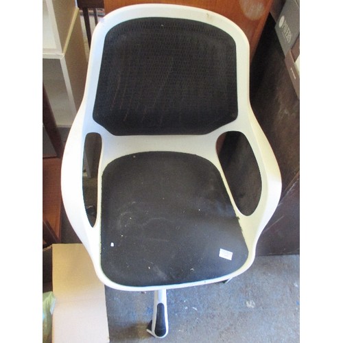 480 - SWIVEL DESK CHAIR - MODERN STYLE IN WHITE PLASTIC AND BLACK