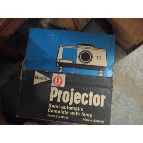 514 - VINTAGE PROJECTOR & PROJECTOR SCREEN