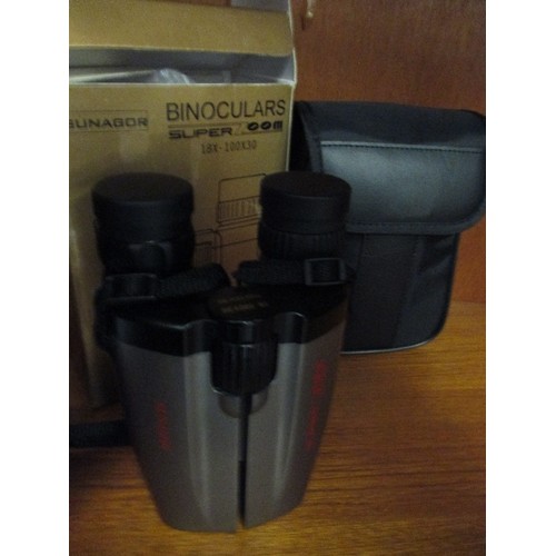 520 - SUNAGOR SUPER ZOOM BINOCULARS 18X - 100 X 30 WITH CASE AND BOX TOGETHER WITH A VINTAGE PAIR OF PANAS... 