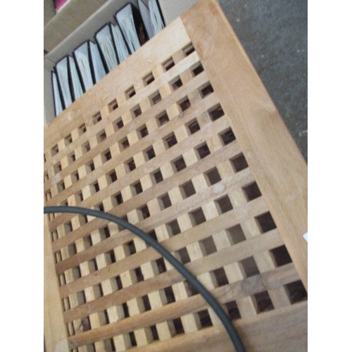 548 - WOODEN TRELLIS DESIGN STORAGE CUBE / LAUNDRY BOX - 50CM X 50CM X 50CM