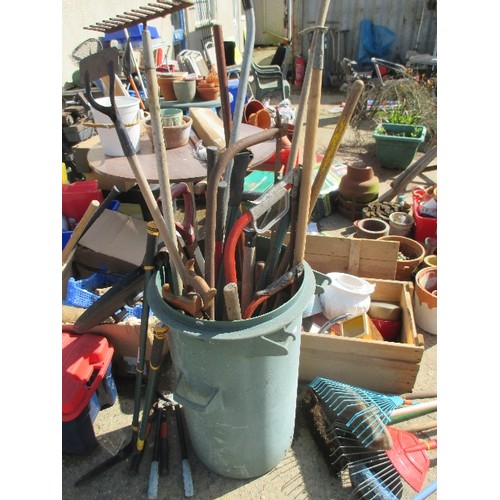 560 - LARGE GREEN PLASTIC BIN FULL OF GARDEN TOOLS