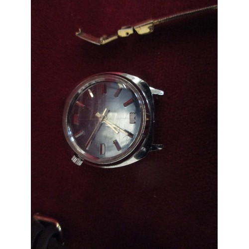 12 - COLLECTION OF WRIST WATCHES INCLUDING A MID CENTURY SWISS GENTS SHIELD WATCH WITH LEATHER STRAP, ING... 