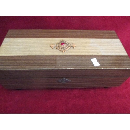 25 - LARGE MUSICAL BALLERINA  JEWELLERY BOX WITH CONTENTS OF COSTUME JEWELLERY, RINGS, WATCHES, NECKLACES... 