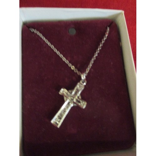 34 - CELTIC CROSS OF IONA ON SILVER METAL CHAIN - WITH ORIGINAL BOX AND PAPERWORK