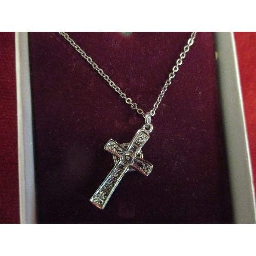 34 - CELTIC CROSS OF IONA ON SILVER METAL CHAIN - WITH ORIGINAL BOX AND PAPERWORK