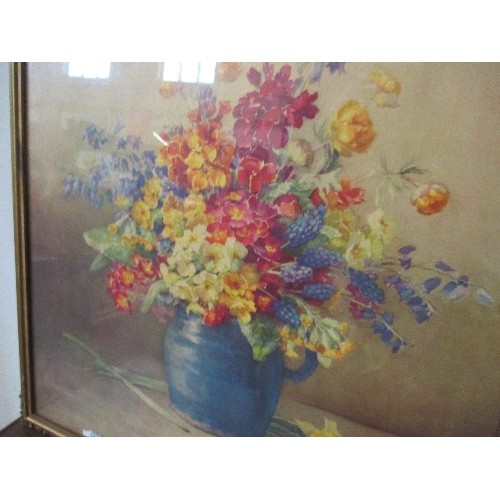 62 - 1920'S PRINT OF A VASE OF FLOWERS BY E KING IN ORIGINAL GILT FRAME - 45CM X 52CM