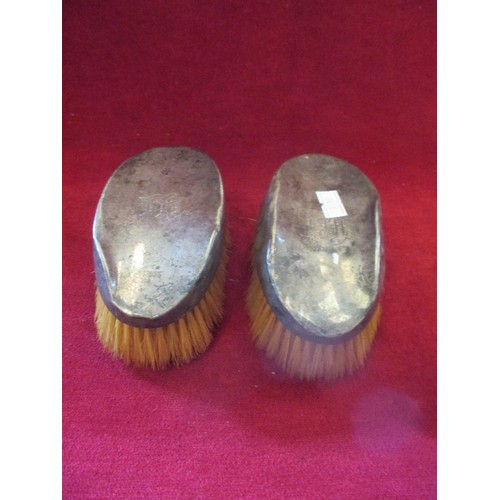 38 - PAIR OF SIVER HAIR BRUSHES - LONDON 1908 - WILLIAM COMYNS