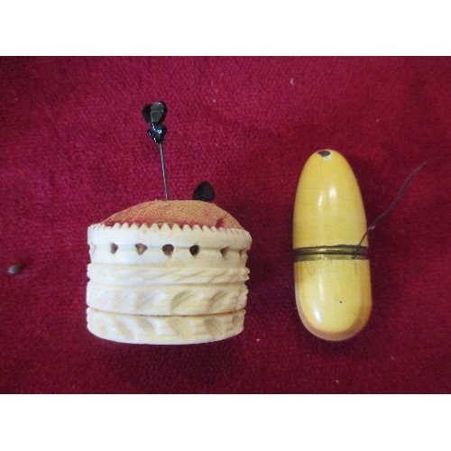 119 - VINTAGE SEWING LOT INCLUDING AN EGG SHAPED THIMBLE AND BOBBIN CASE, A VICTORIAN BONE PINCUSHION, A R... 