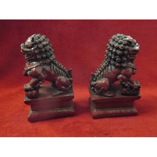 177 - PAIR OF 20TH CENTURY HEAVY CHINESE RESIN FOO DOGS - CINNABAR LACQUER COLOUR - 18CM