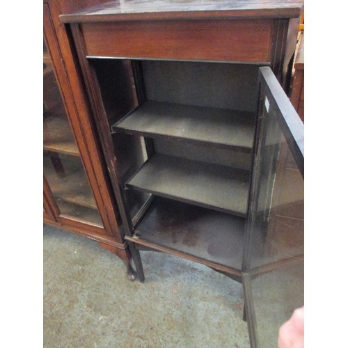 402 - EDWARDIAN BEECH AND MAHOGANY DISPLAY CABINET  WITH SATINWOOD INLAY AND BOXWOOD STRINGING - WITH 2 SH... 