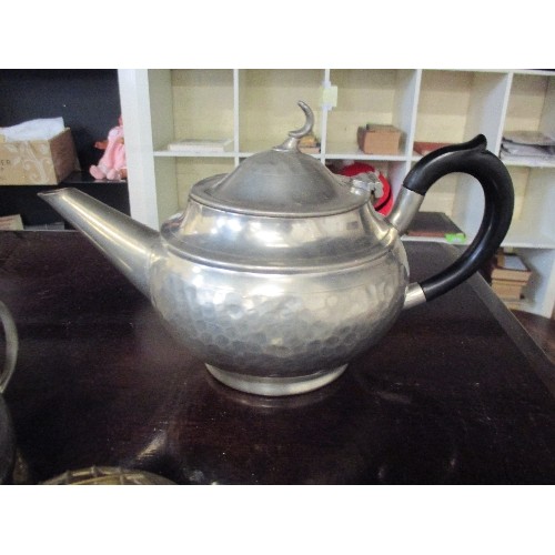 192 - SELECTION OF VINTAGE METALWARE INCLUDING PEWTER TEAPOT & SUGAR BOWL, INDIAN BRASSWARE, A KING'S SHIL... 