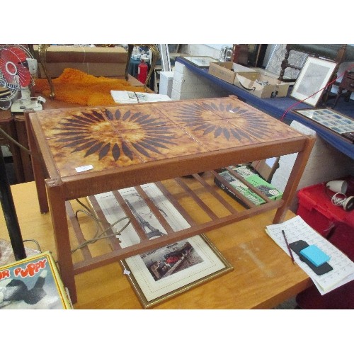 309 - MID CENTURY RETRO TEAK COFFEE TABLE WITH SUNFLOWER DESIGN TILED TOP - SLATTED MAGAZINE SHELF BELOW -... 