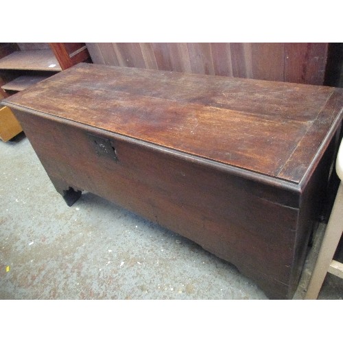 405 - 17TH CENTURY OAK PLANK BOARDED COFFER WITH CANDLE BOX & IRON LOCK - 112CM X 40CM X 58CM