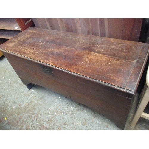 405 - 17TH CENTURY OAK PLANK BOARDED COFFER WITH CANDLE BOX & IRON LOCK - 112CM X 40CM X 58CM