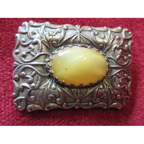 54 - VINTAGE EDWARDIAN STYLE PRESSED SILVER METAL BROOCH WITH BUTTERSCOTCH AMBER COLOURED OVAL STONE