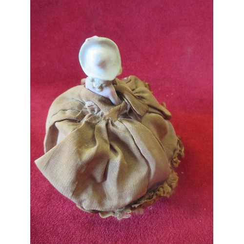 248 - 1930'S PORCELAIN PINCUSHION DOLL WITH LEGS AND ORIGINAL PINCUSHION DRESS - IN AN EGG SHAPED BOX