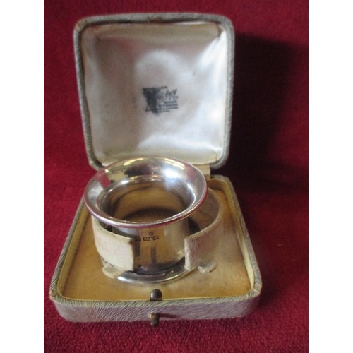 44 - STERLING SILVER NAPKIN RING BIRMINGHAM 1923 - ENGRAVED 