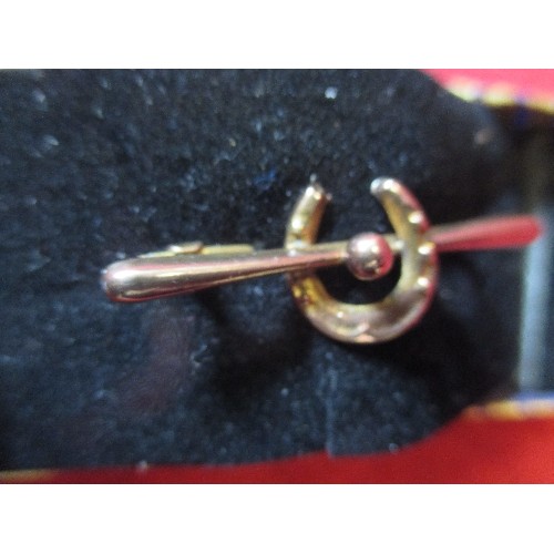 59 - ANTIQUE 9CT ROSE GOLD HORSESHOE BAR BROOCH OR STOCK PIN - 1.3 GRAMS