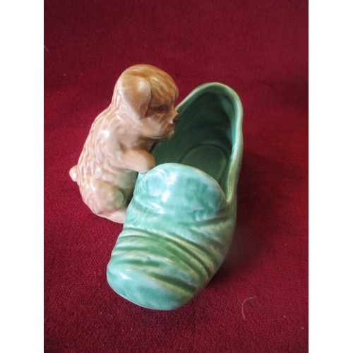 4 - SYLVAC PUPPY WITH GREEN SLIPPER VASE - MODEL 2051