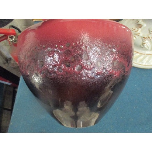 267 - LARGE ROYALE STRATFORD ALCHEMY REFLECTIVE ART FAT LAVA VASE. part of their 