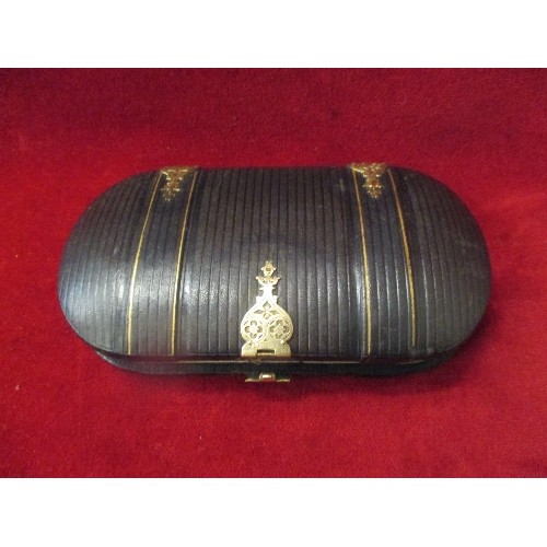 118 - VICTORIAN LADIES SEWING CASE ETUI WITH CONTENTS OF SEWING TOOLS, BONE NEEDLE CASE, MOTHER OF PEARL H... 