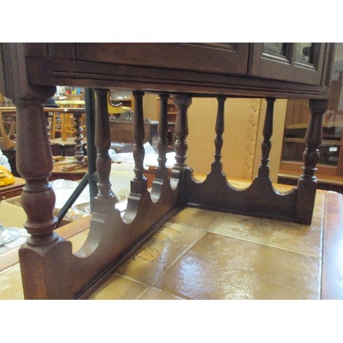 359 - EDWARDIAN SMALL CORNER CABINET, THE DOORS WITH BEVELLED GLASS, ON TURNED WOOD SUPPORTS