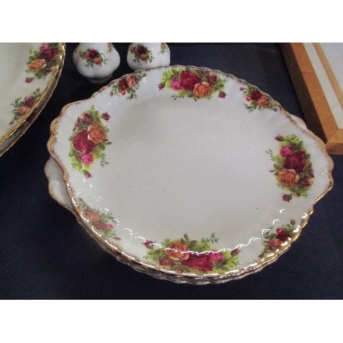 233 - ROYAL ALBERT OLD COUNTRY ROSES DINNER SERVICE COMPRISING 11 X DINNER PLATES, 2 X MEAT PLATES, 2 X CA... 