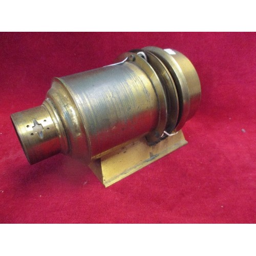 198 - UNUSUAL EARLY 20TH CENTURY BRASS PROJECTOR /MAGNIFIER - VERY LARGE LENSES - 10CM DIA, THE INTERNAL O... 