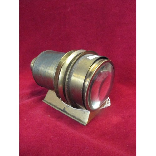 198 - UNUSUAL EARLY 20TH CENTURY BRASS PROJECTOR /MAGNIFIER - VERY LARGE LENSES - 10CM DIA, THE INTERNAL O... 