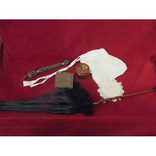 116 - VICTORIAN ITEMS INCLUDING A LADIES MISER'S PURSE, A BLACK FRINGED SILK MOURNING PARASOL, A FINE VICT... 