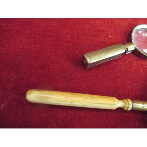 82 - 2 EARLY 20TH CENTURY MAGNIFYING GLASSES, ONE WITH A BONE HANDLE, THE OTHER WITH A FOLDING HANDLE