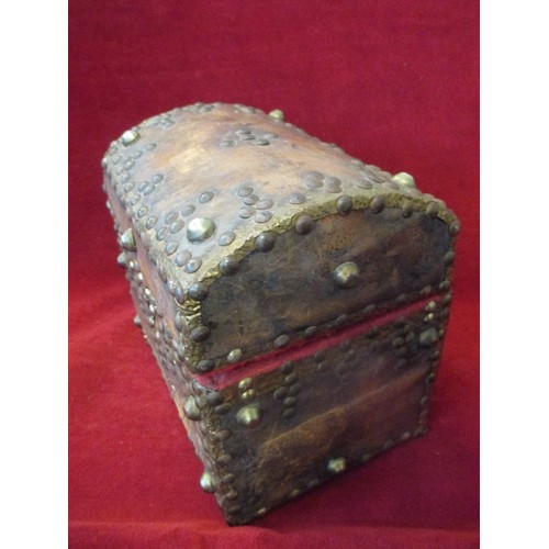 141 - MID 20TH CENTURY DOME TOPPED CASKET WITH BRASS STUDS - 23CM X 17CM X 23CM