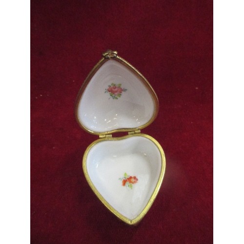 11 - HEART SHAPED PORCELAIN TRINKET BOX, THE INTERIOR DECORATED WITH ROSES, GILT METAL MOUNTS - 7CM X 6CM