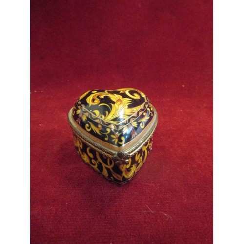 11 - HEART SHAPED PORCELAIN TRINKET BOX, THE INTERIOR DECORATED WITH ROSES, GILT METAL MOUNTS - 7CM X 6CM