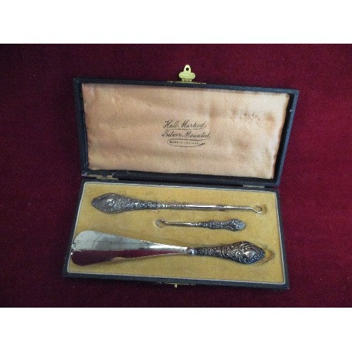 114 - SILVER HANDLED SHOE HORN, BOOT BUTTON HOOK AND GLOVE BUTTON HOOK, BIRMINGHAM 1913 - IN ORIGINAL FITT... 