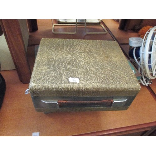 345 - 1950'S PYE TRANSISTOR RADIO IN A CASE