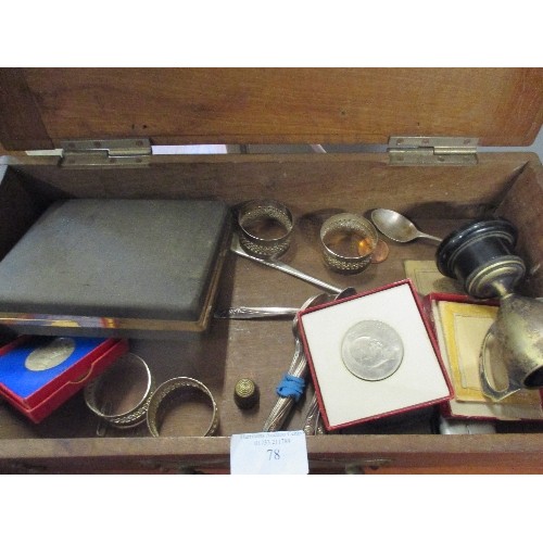 78 - EDWARDIAN MAHOGANY BOX WITH COLLECTABLE CONTENTS CHURCHILL CROWN, 1937 CORONATION MEDAL, NAPKIN RING... 