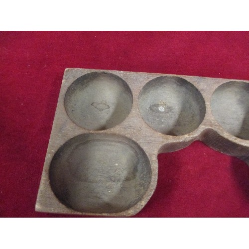 332 - ANTIQUE WOODEN SHOP COIN TRAY WITH 6 CARVED HOLLOWS FOR CASH