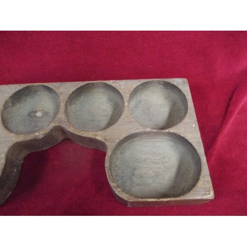 332 - ANTIQUE WOODEN SHOP COIN TRAY WITH 6 CARVED HOLLOWS FOR CASH