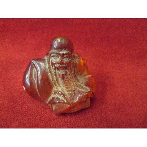 19 - JAPANESE CARVED AMBER NETSUKE OF AN IMMORTAL - SHOU LAO