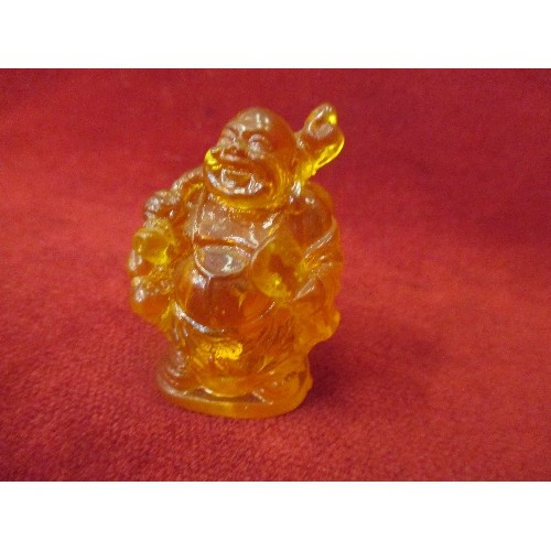 20 - 20TH CENTURY CARVED AMBER BUDDHA FIGURE - 5CM