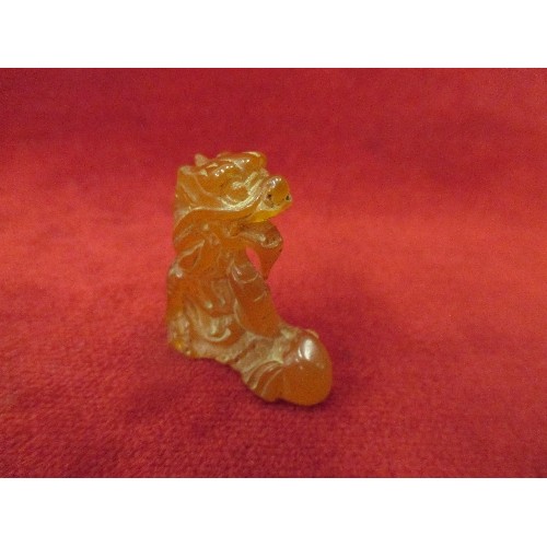 21 - 20TH CENTURY CARVED AMBER DRAGON- 4CM