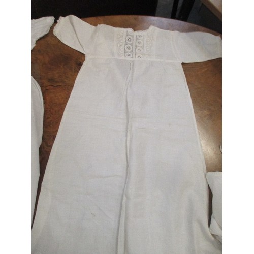 293 - GOOD COLLECTION OF EDWARDIAN CHILDS GARMENTS INCLUDING A BEAUTIFUL CHRISTENING ROBE WITH EMBROIDERED... 