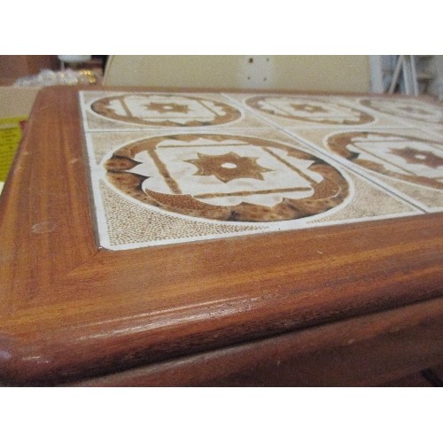 318 - VINTAGE RETRO TEAK COFFEE TABLE WITH TILED TOP