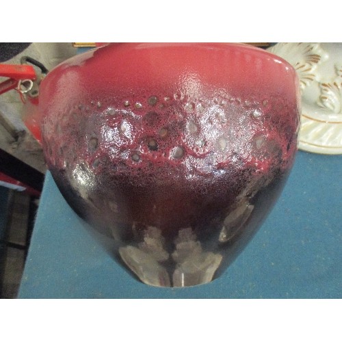 101 - LARGE ROYALE STRATFORD ALCHEMY REFLECTIVE ART FAT LAVA VASE. part of their 