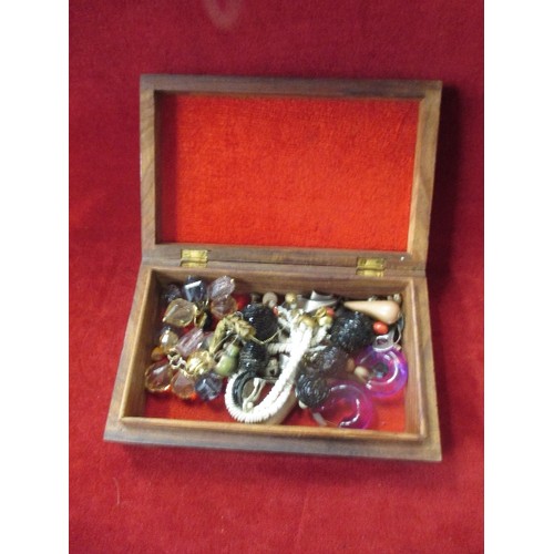 183 - INDIAN HARDWOOD TRINKET BOX WITH DECORATIVE BRASS INLAY TOGETHER WITH CONTENTS OF BEADS, BADGES ETC