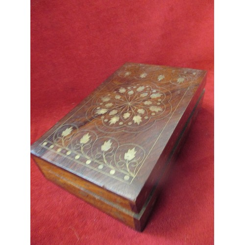 183 - INDIAN HARDWOOD TRINKET BOX WITH DECORATIVE BRASS INLAY TOGETHER WITH CONTENTS OF BEADS, BADGES ETC